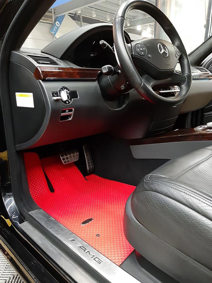 lắp thảm lót sàn ô tô cao cấp cho xe Mercedes-AMG S63 hàng ghế lái